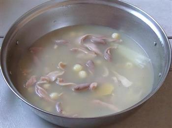 莲子猪肚汤的做法步骤5