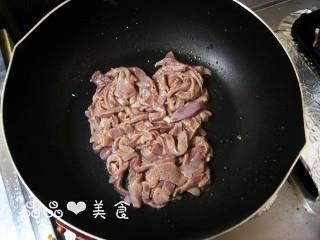 三丝炒猪肝的做法步骤2