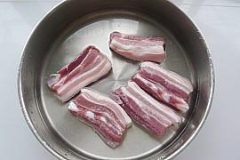 蚝油豆干烧肉的做法步骤2