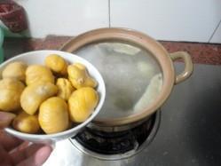 木瓜栗子排骨汤的做法步骤4