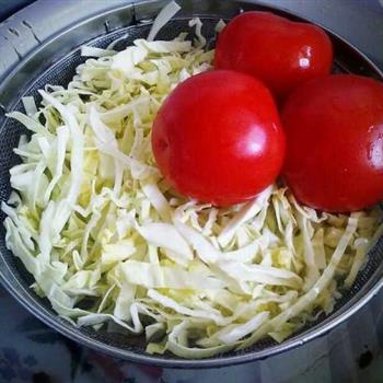 番茄虾皮包菜面疙瘩的做法步骤1