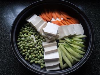 牛肉豆腐蔬菜煲的做法步骤3