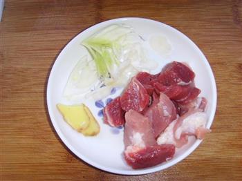 肉炖豆角的做法步骤1