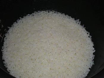 榨菜火腿糯米卷的做法步骤4