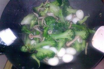 西兰花菇香鹌鹑蛋的做法图解9