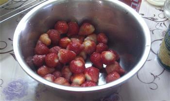草莓慕斯蛋糕的做法步骤2