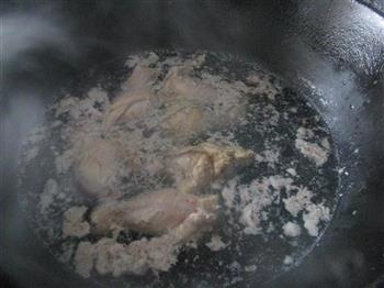 土豆干炖鸡翅根的做法步骤2