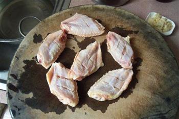 叉烧酱焖鸡翅的做法步骤2