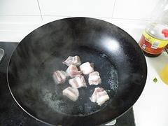 芋头烧五花肉的做法步骤4