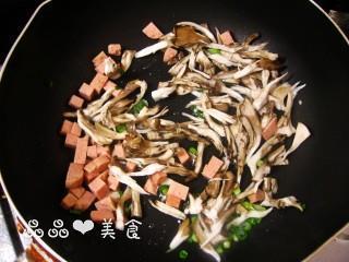 菌菇魔芋菜饭的做法步骤3
