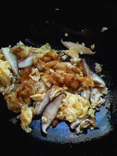 韭菜香菇炒鸡蛋的做法步骤4