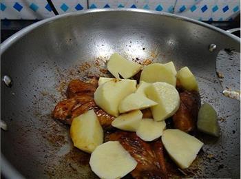红烧土豆鸡翅的做法步骤7
