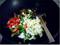 干锅菜花五花肉的做法步骤7