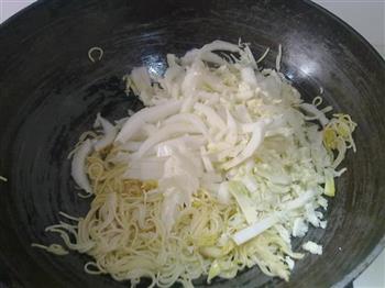 叉烧肉白菜炒面的做法步骤5
