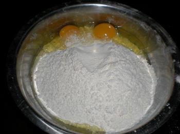 自制鸡蛋面的做法步骤1