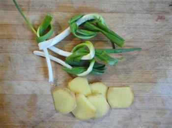 黄芪黄豆煲猪爪的做法图解3
