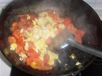 西红柿鸡蛋炒蒜苗的做法步骤7