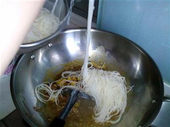 咖喱牛肉炒米粉的做法步骤3