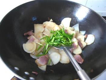 香葱腊肉土豆片的做法图解7