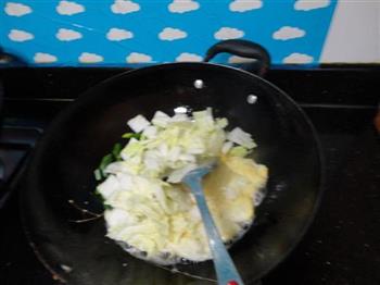 鸭蛋炒白菜的做法步骤3