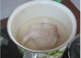 淮山鸡汤的做法图解2