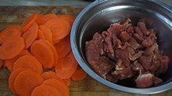 胡萝卜炒牛肉的做法步骤2