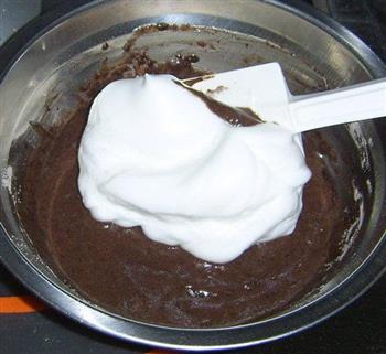 核桃巧克力戚风蛋糕的做法步骤7