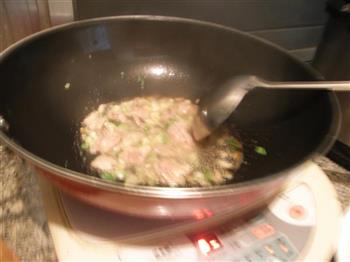 菜花黄瓜炒肉的做法步骤4