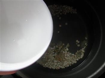 薏米百合红枣粥的做法步骤6