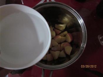 红酒煮苹果的做法步骤3