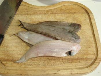 蒜香塔米鱼的做法步骤1
