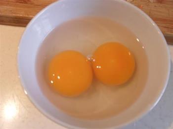 五彩蛋炒饭的做法步骤1