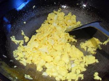五彩蛋炒饭的做法步骤6