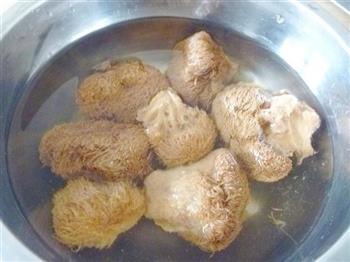 参芪猴头菇排骨汤的做法图解5