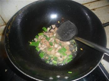 豆芽炒肉的做法步骤3