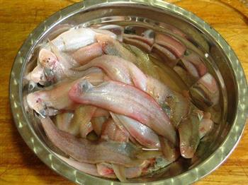 干煎塔米鱼的做法步骤1