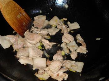 辣白菜炒五花肉的做法步骤5
