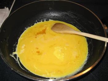 奶蛋双色清炒虾仁的做法步骤5