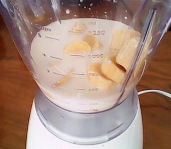 香蕉奶昔的做法步骤5