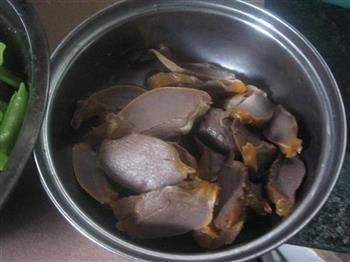 荷兰豆炒鸭肫的做法步骤2