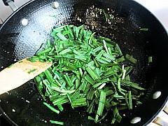 韭菜炒猪肝的做法步骤6