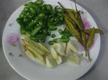 泡椒白菜炒猪肝的做法步骤3