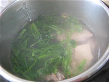排骨菠菜汤的做法步骤9