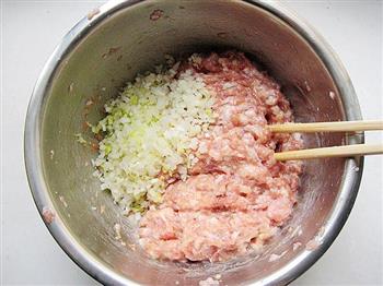 猪肉大葱水煎包的做法步骤3