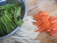 蔬菜炒面的做法步骤3