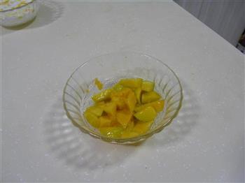 芒果酸奶的做法步骤2