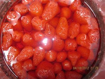 自制草莓罐头的做法步骤2