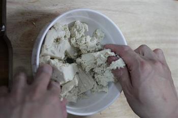 蚝汁香煎琵琶豆腐的做法步骤2