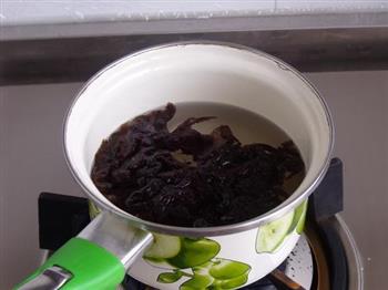 南瓜花紫菜蛋汤的做法步骤2
