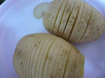烤培根风琴土豆的做法图解2